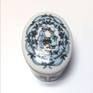 Vintage Franklin Mint Music Box “They Say That Falling In Love Is Wonderful"